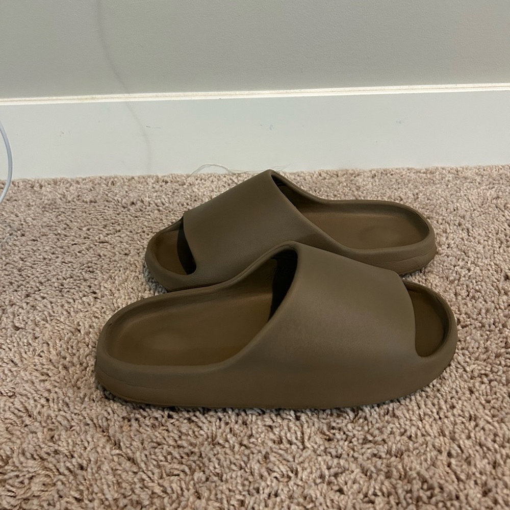 Yeezy Men's Olive Slide Sandals REPS